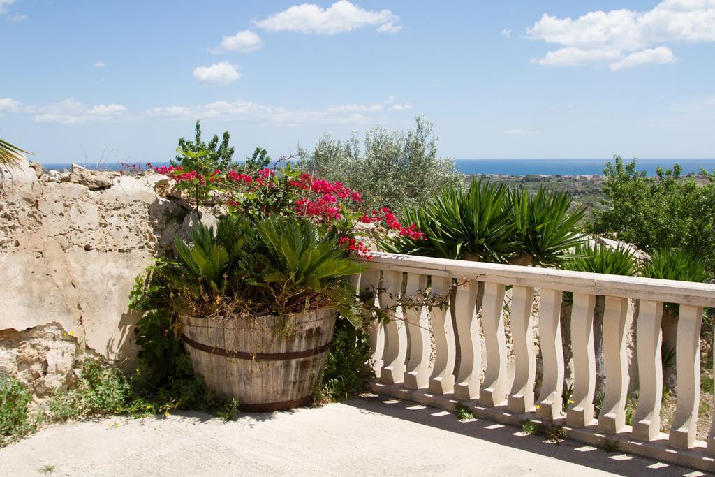 Agriturismoeloropizzuta Lido di Noto Buitenkant foto