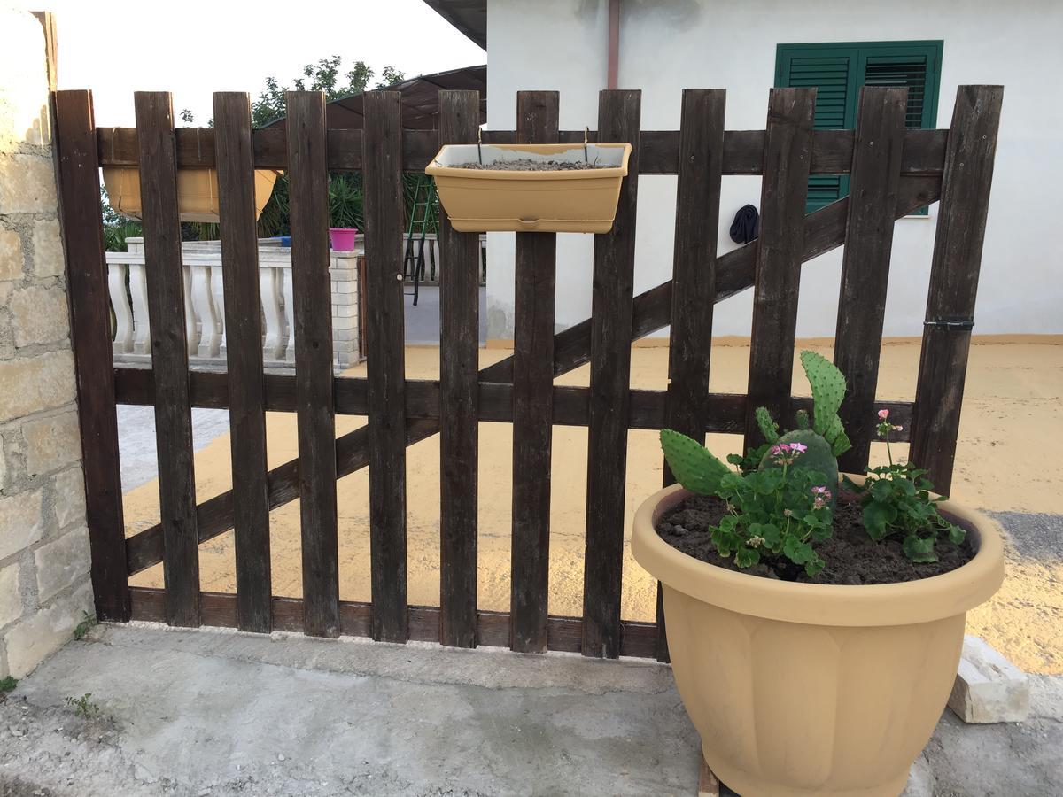 Agriturismoeloropizzuta Lido di Noto Buitenkant foto
